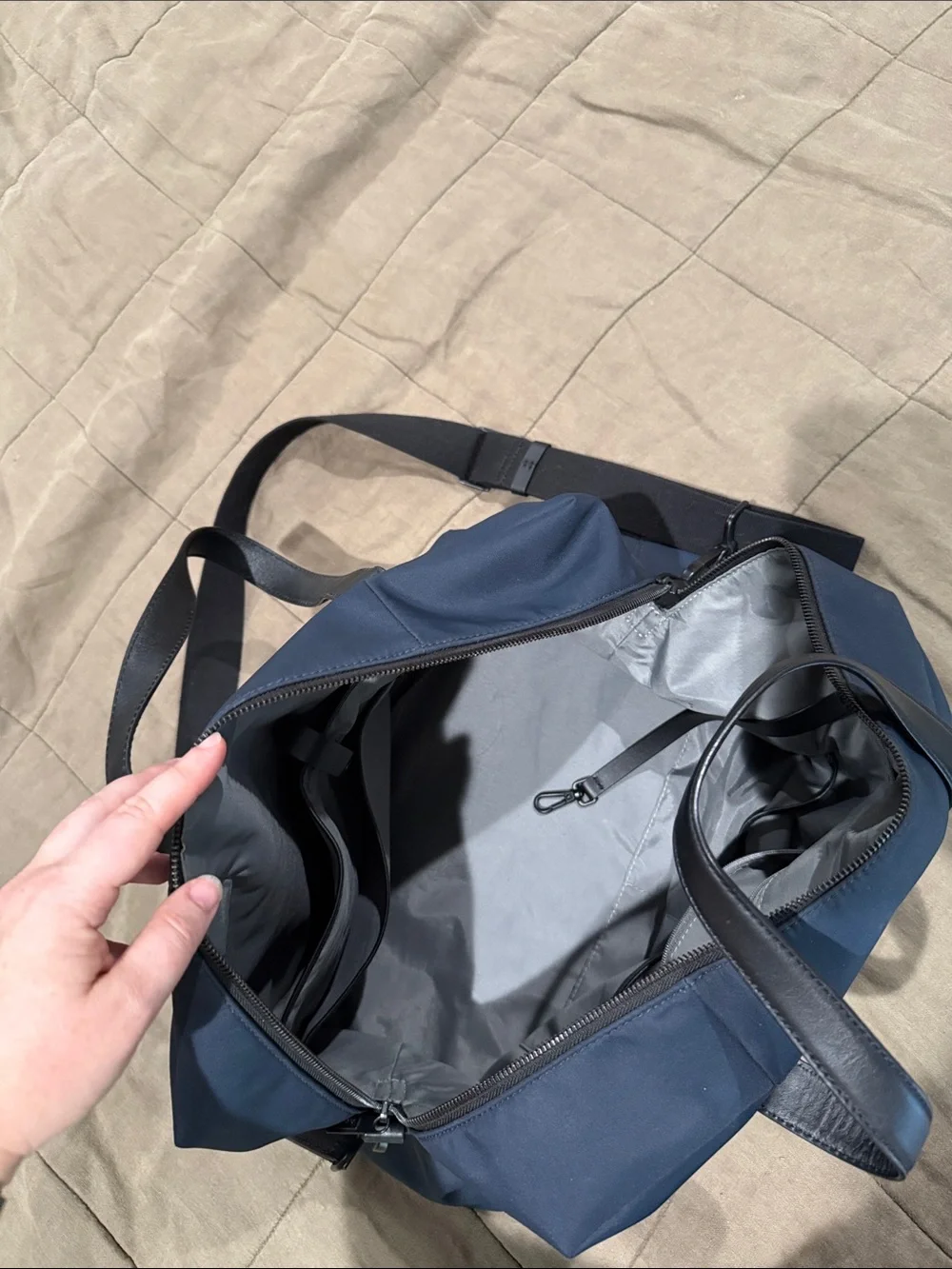 Unisex Navy Duffel Bag - Lightweight Everyday Travel Bag - Away